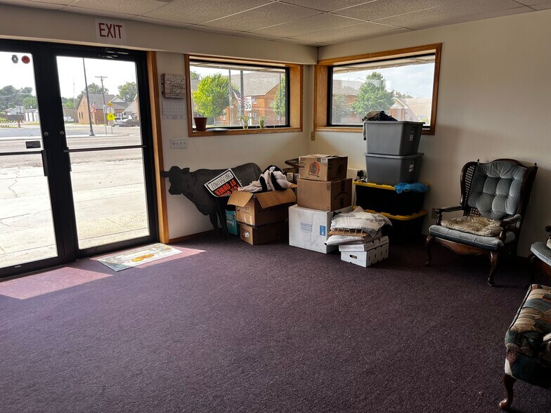 More Photos Of 404 Douglas Ave, Beaver Office For Sale