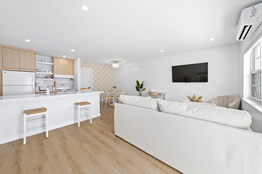 More Photos Of 525 N Federal Hwy, Lake Worth Beach Hotel For Sale