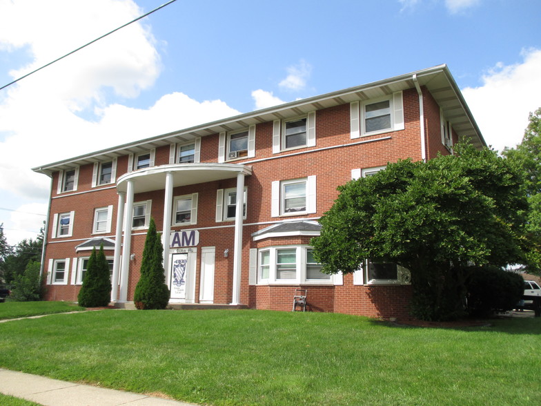 Primary Photo Of 900 Greenbrier Rd, Dekalb Apartments For Sale