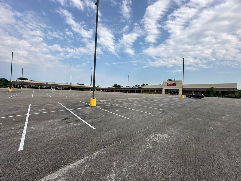 More Photos Of 236 Sam Walton Dr, Russellville Freestanding For Lease