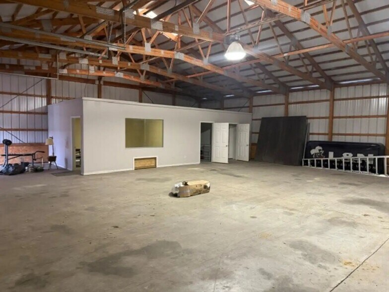More Photos Of 950 Glengarry Drive, Fairdale Industrial For Sale
