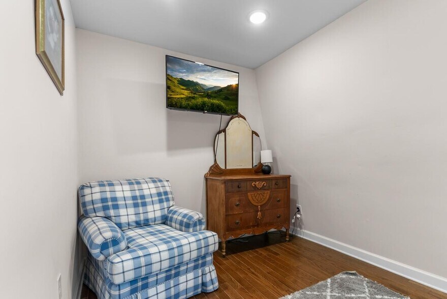 More Photos Of 509 W Main St, Fries Hotel For Sale