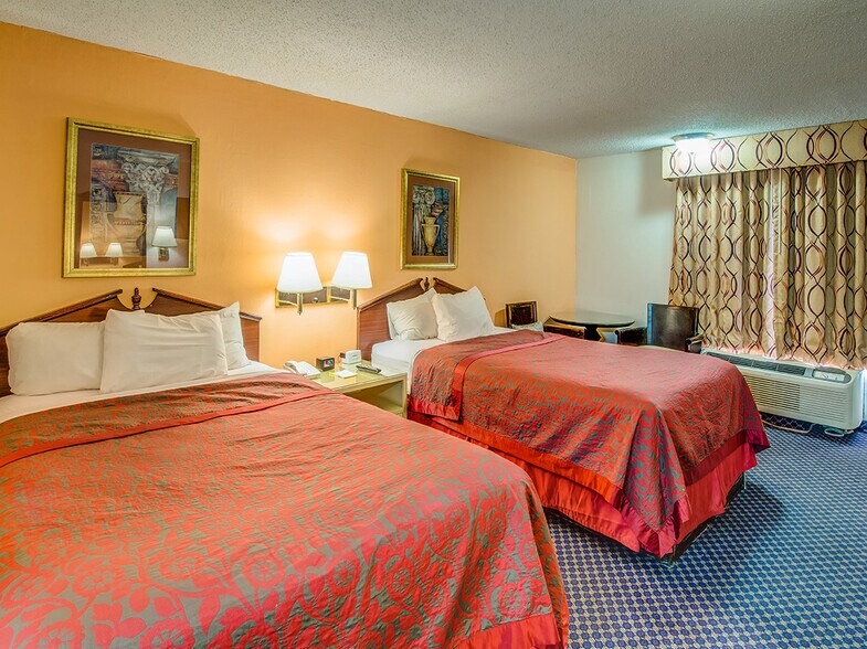 More Photos Of 800 University St, Martin Hotel For Sale