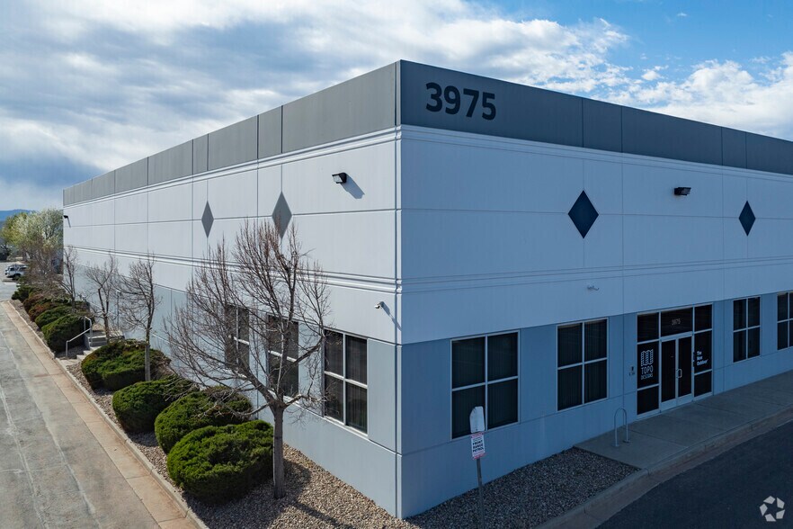 More Photos Of 3975 Monaco Pky, Denver Warehouse For Lease
