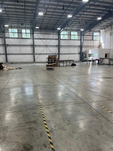 More Photos Of 431 Route 108, Somersworth Warehouse For Lease