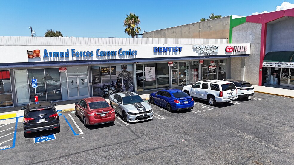 More Photos Of 16909-16933 Devonshire St, Granada Hills Unknown For Lease