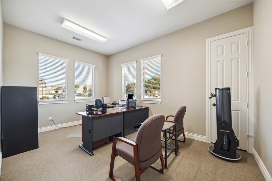 More Photos Of 435 Mason Park Blvd, Katy Loft Creative Space For Sale