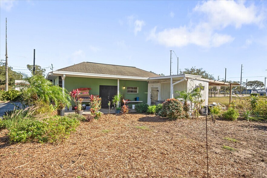 More Photos Of 13642 N Florida Ave, Tampa Freestanding For Sale
