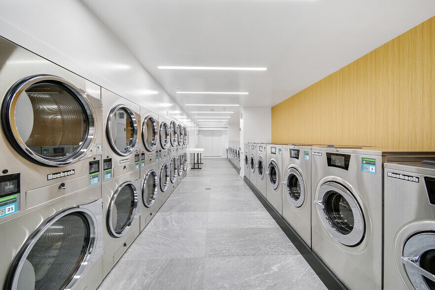 More Photos Of 330 W 58th St, New York Apartments For Lease