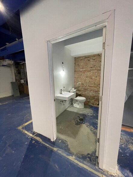 More Photos Of 1111 W Randolph St, Chicago General Retail For Sale