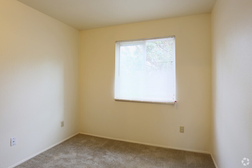 More Photos Of 805 NE Kane Dr, Gresham Apartments For Sale