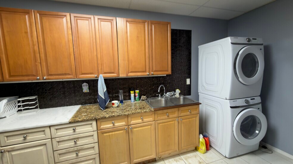 More Photos Of 2800 Delano St, Pensacola Warehouse For Lease