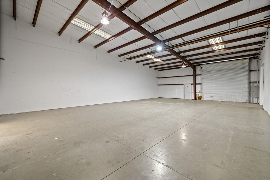 More Photos Of 2550 E Belle Ter, Bakersfield Manufacturing For Lease