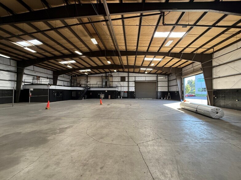More Photos Of 20525 SW Cipole Rd, Tualatin Manufacturing For Lease