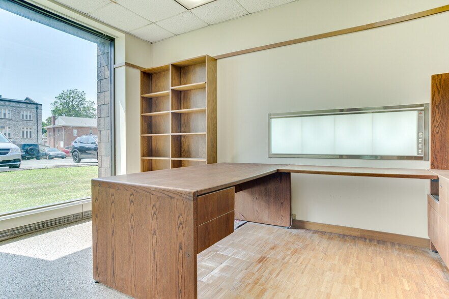 More Photos Of 2710 College Ave, Alton Medical For Lease