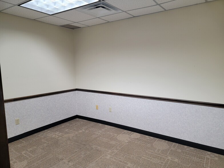 More Photos Of 1225 Woodlawn Ave, Cambridge Office For Lease