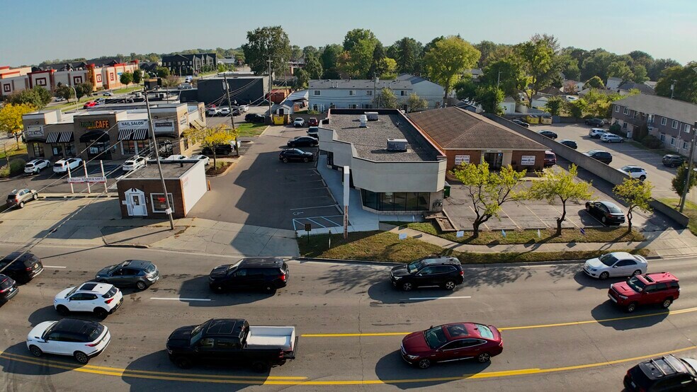 More Photos Of 41-47 W Maple Rd, Clawson General Retail For Sale