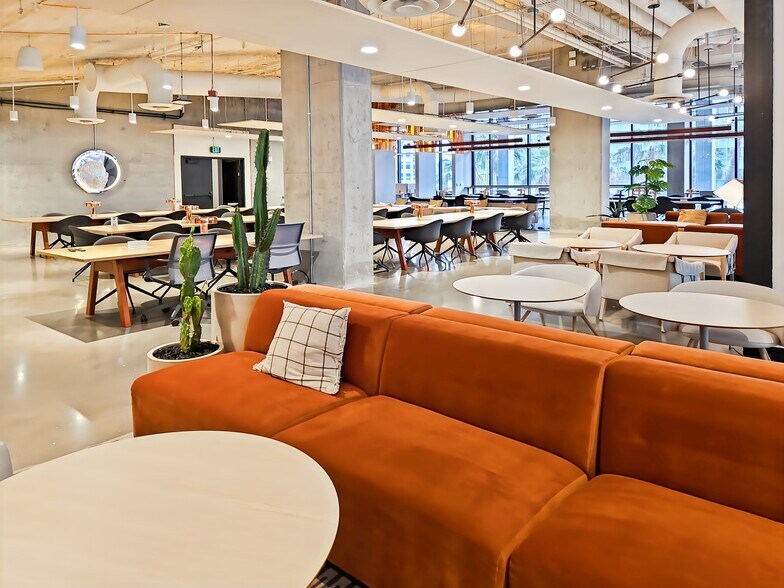 More Photos Of 200 W Monroe St, Phoenix Coworking Space