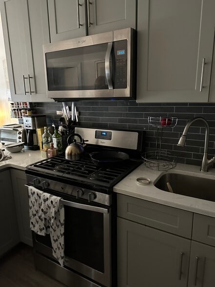 More Photos Of 187 Woodpoint Rd, Brooklyn Apartments For Sale