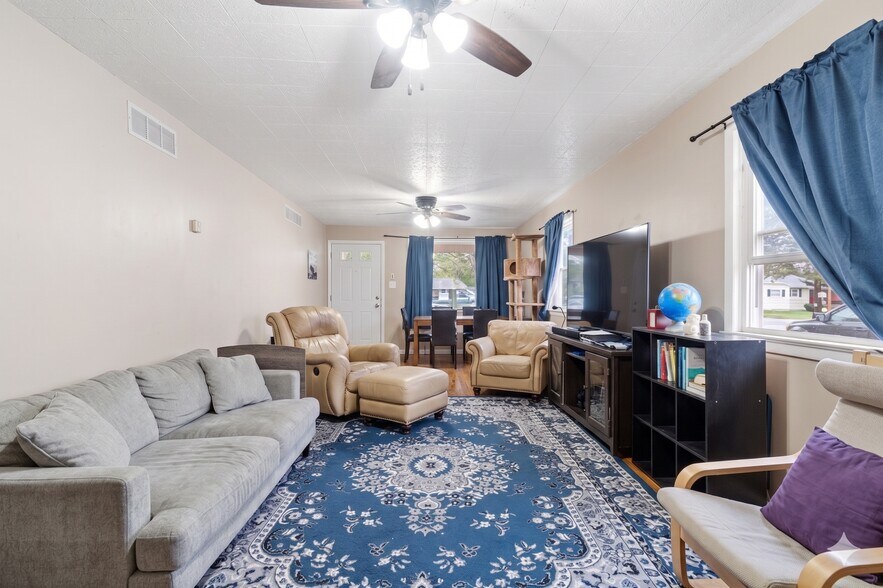 More Photos Of 16708 Frederick Rd, Mount Airy General Retail For Sale