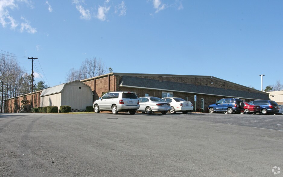 More Photos Of 120 Landmark Dr, Greensboro Warehouse For Lease