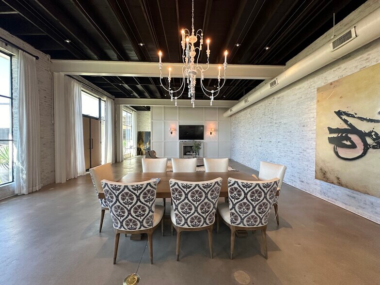 More Photos Of 4775 Memphis St, Dallas Light Distribution For Sale
