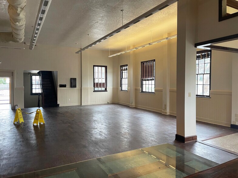 More Photos Of 137 Main St, Bay Saint Louis General Retail For Sale