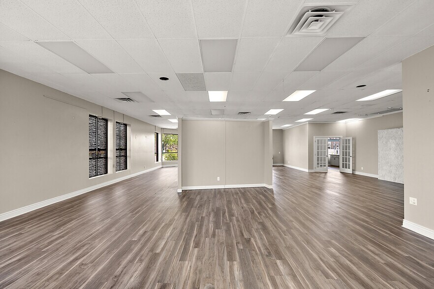 More Photos Of 150 E University Dr, Rochester Storefront Retail Office For Lease