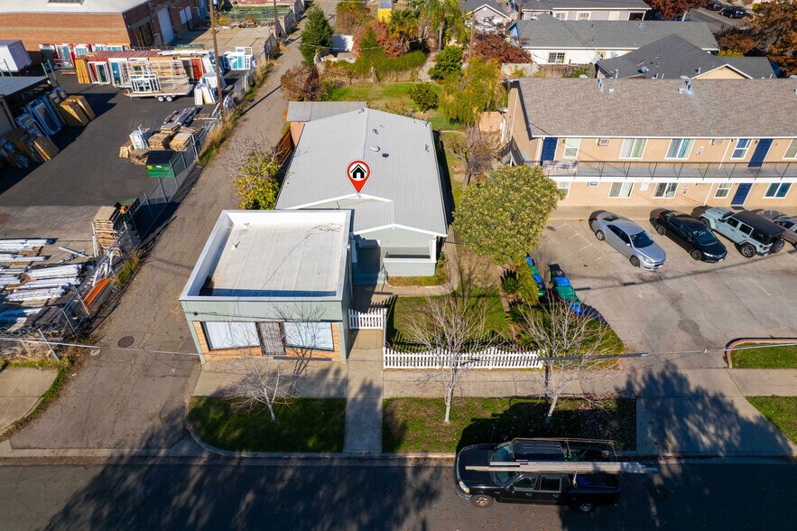 More Photos Of 115 E Walnut St, Lodi Freestanding For Sale