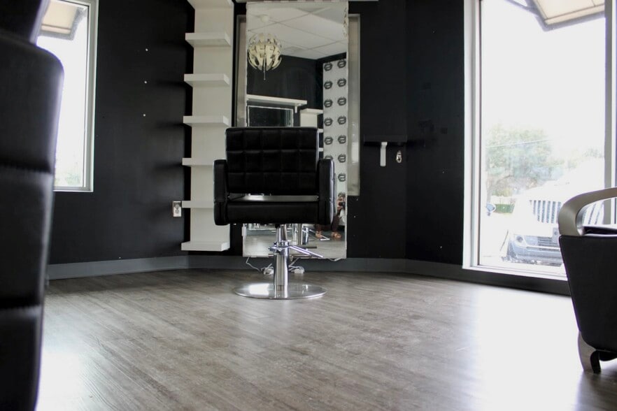 More Photos Of 4242 Henderson Blvd, Tampa Storefront Retail Residential For Lease