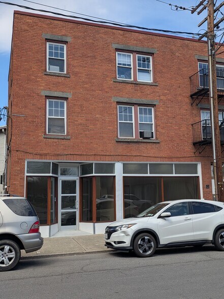 More Photos Of 3 Cedar St, Kingston Storefront Retail Office For Lease