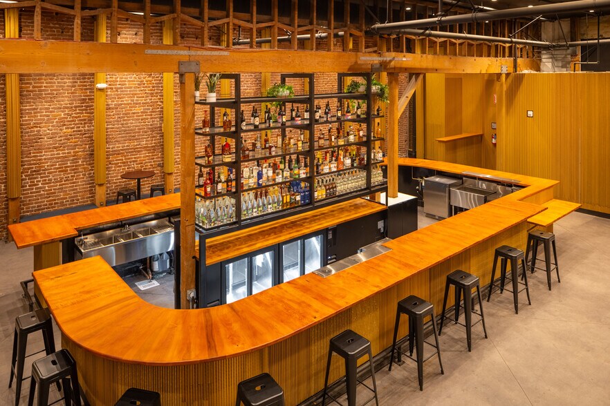 More Photos Of 1948 E 7th St, Los Angeles Bar For Lease
