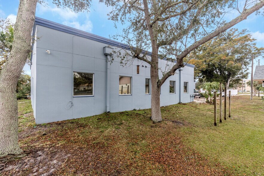 More Photos Of 7641 66th St N, Pinellas Park Medical For Sale