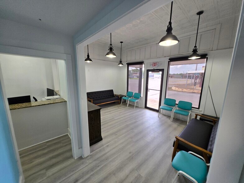 More Photos Of 202 E Weaver Ave, Alvarado Medical For Sale