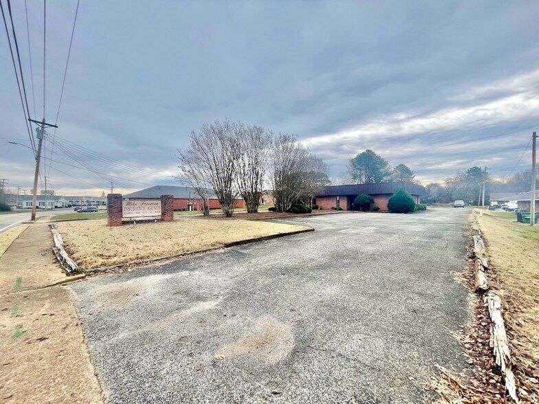 More Photos Of 240 Carriage House Dr, Jackson Office For Lease