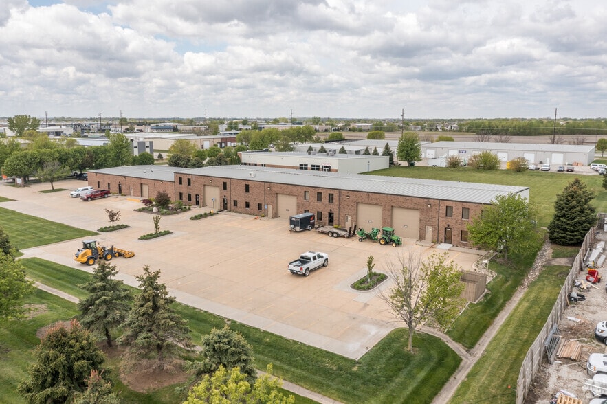More Photos Of 1125 SE Westbrooke Dr, Waukee Warehouse For Lease