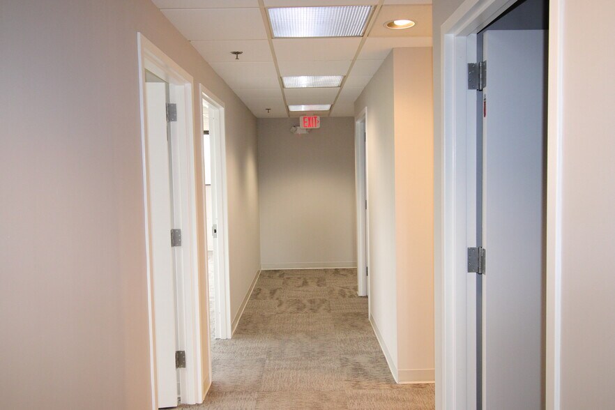 More Photos Of 21495 Ridgetop Cir, Sterling Medical For Sale