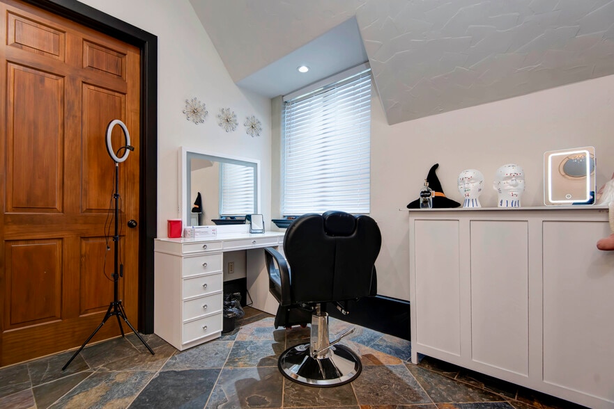 More Photos Of 1531 E Bradford Pky, Springfield Medical For Lease