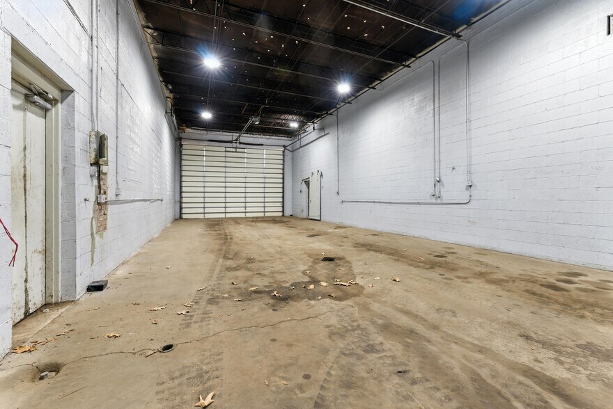 More Photos Of 15 Whipple St, Springfield Distribution For Lease