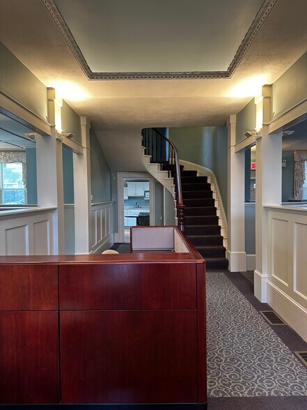 More Photos Of 109 Broad St, Middletown Office Residential For Lease