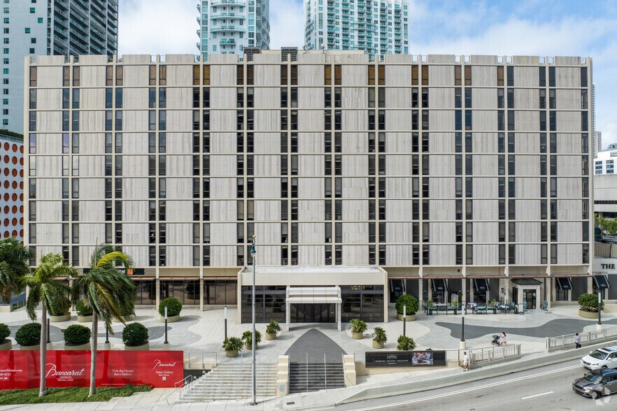 More Photos Of 444 Brickell Ave, Miami Office For Lease
