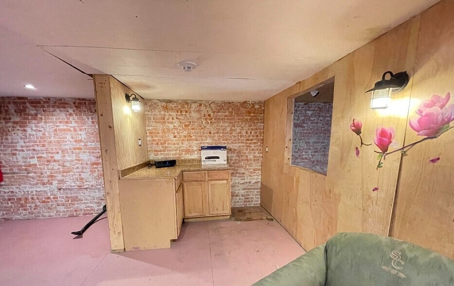 More Photos Of 165 N Main St, Roseville Office For Sale