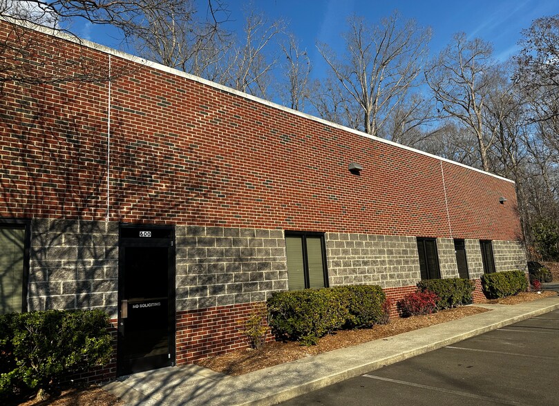 More Photos Of 600 Meadowlands Dr, Hillsborough Research And Development For Lease