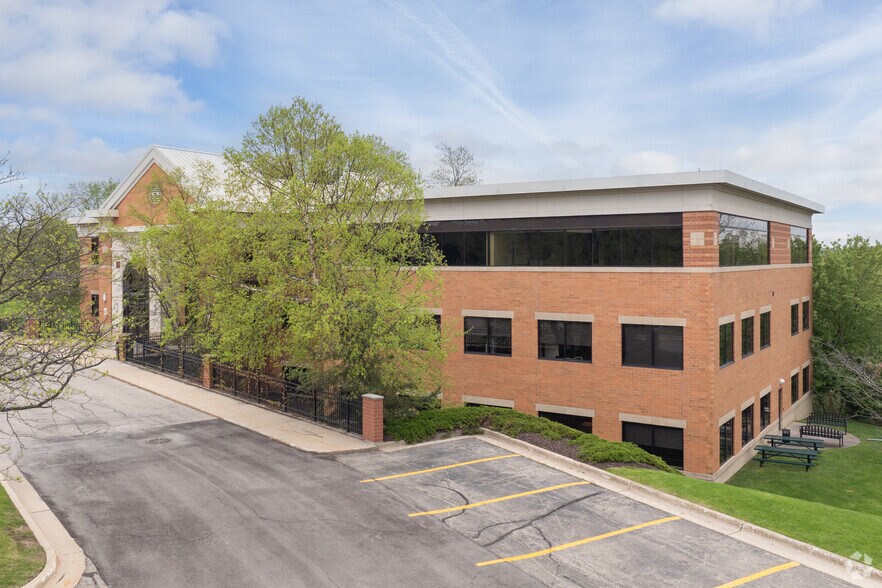 More Photos Of 318 River Ridge Dr, Grand Rapids Office For Sale