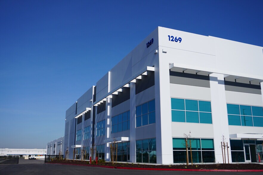 More Photos Of 1269 E Grant Line Rd, Tracy Distribution For Lease