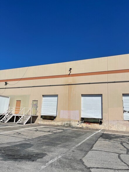 More Photos Of 11540 Pellicano Dr, El Paso Manufacturing For Lease