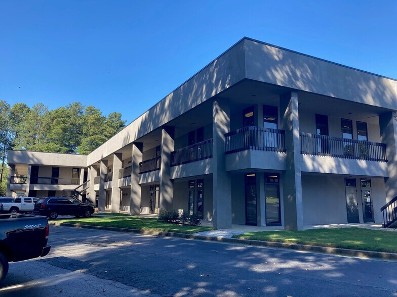 More Photos Of 5825 Glenridge Dr NE, Sandy Springs Unknown For Lease