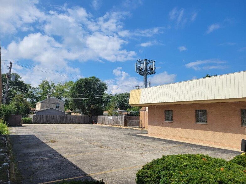 More Photos Of 9224 N Waukegan Rd, Morton Grove Freestanding For Sale