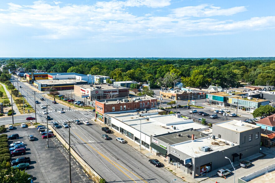 More Photos Of 7428-7434 Wornall Rd, Kansas City Storefront For Lease