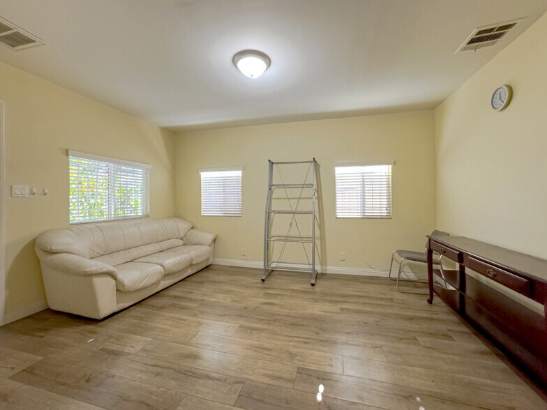 More Photos Of 1409 S New Hampshire Ave, Los Angeles Multifamily For Sale